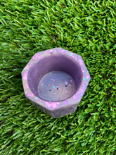 Load image into Gallery viewer, Handmade Resin Planter pot
